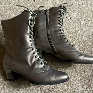 Ros Hommerson Granny Boot Robin in Pewter